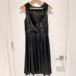 🖤 Gorgeous cocktail dress with unique neckline and flattering shape